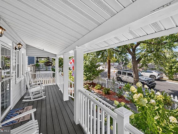 2nd image of 2111 Rand Pl NE