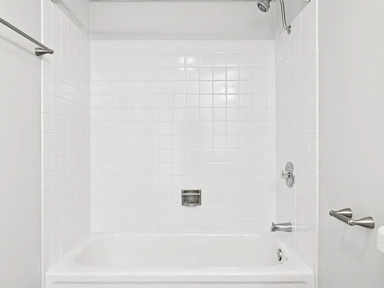 The Onyx on Victoria — Photo 13