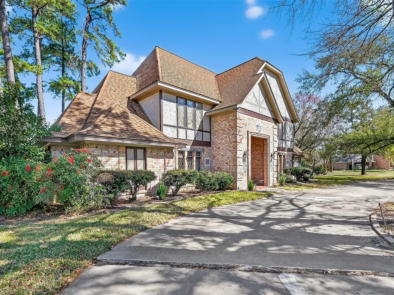 4 bed, 3.5 bath, 3796 sqft, $3,650 — Photo 4
