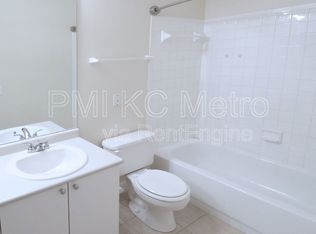 11624 Tomahawk Creek Pkwy APT F, Leawood, KS 66211