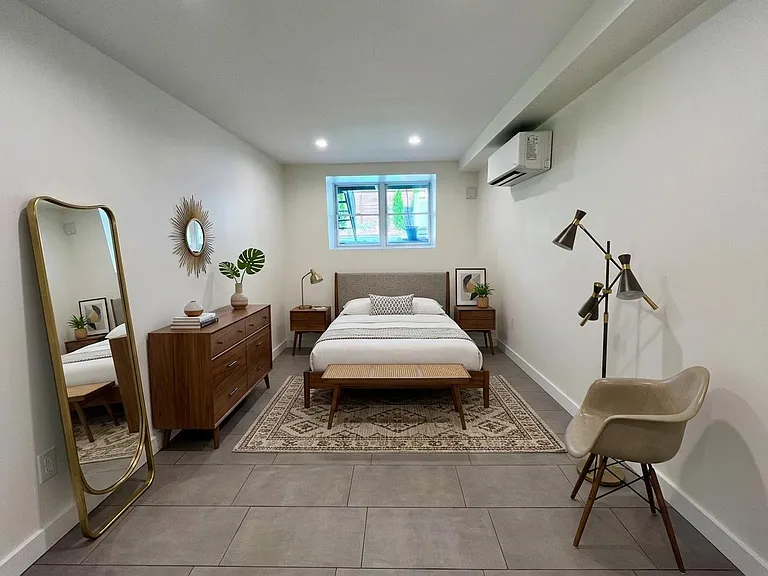 1489 Jefferson Ave #1 — Photo 4
