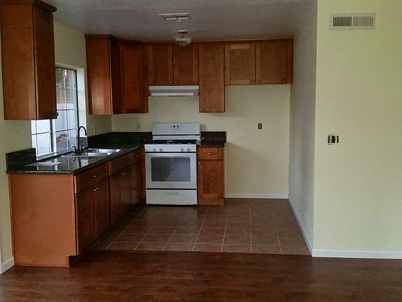 4th image of 6890 Aintree Dr