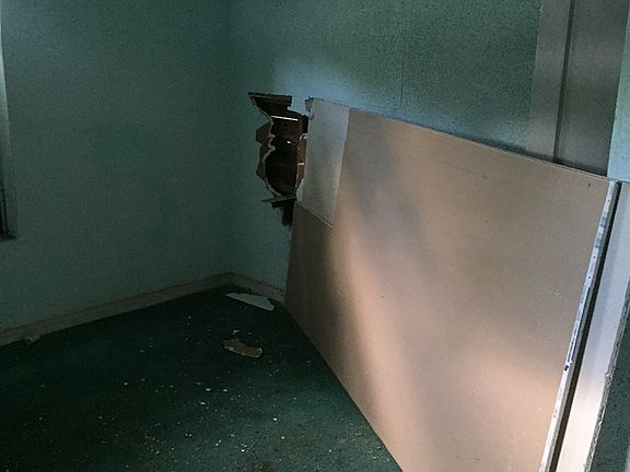 2nd image of 4506 Galesburg St