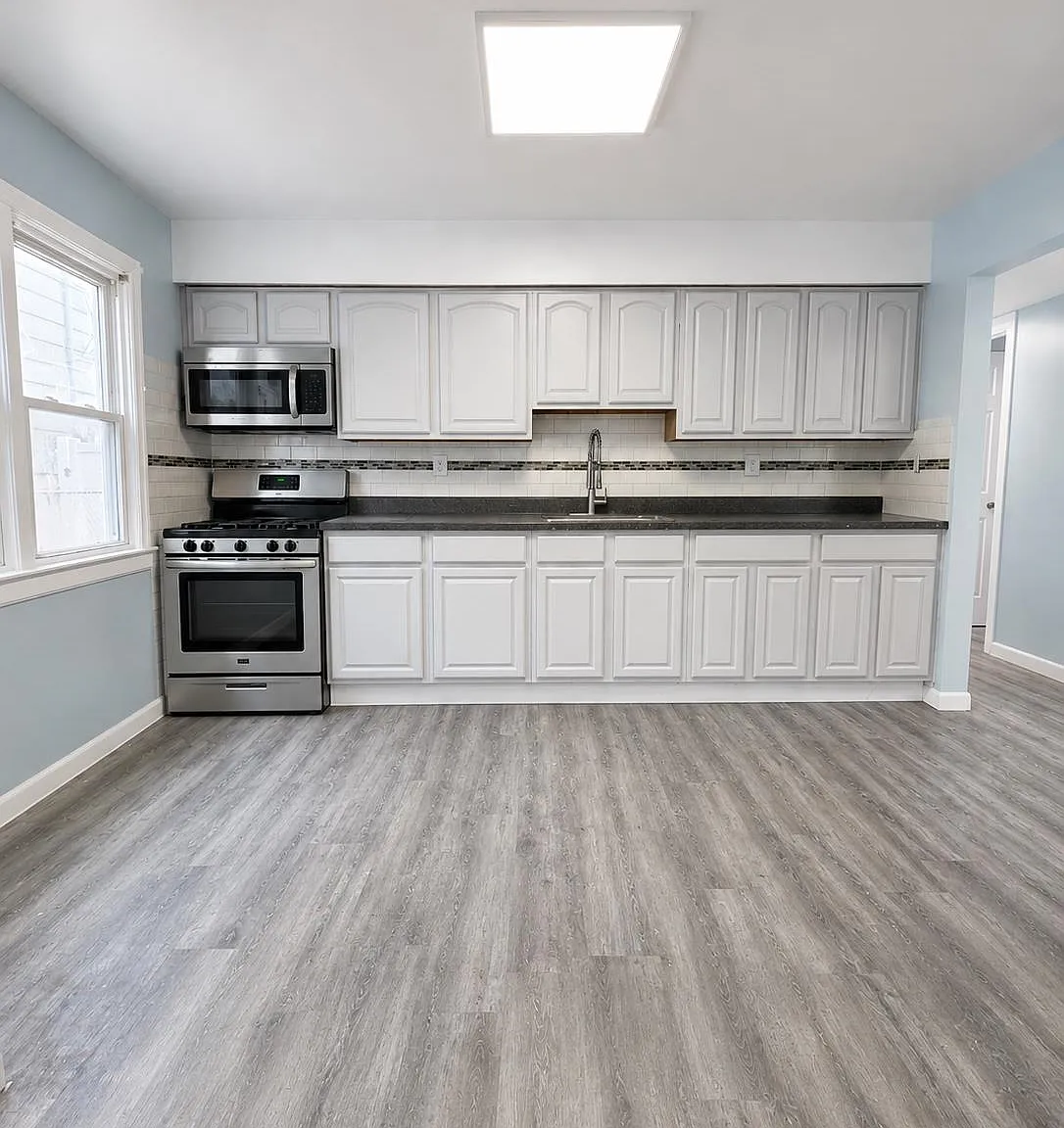 3 bed, 1.0 bath, 1200 sqft, $2,700 — Photo 4