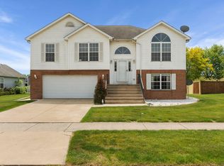 323 Quail Dr, Hobart, IN 46342