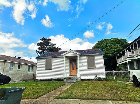 405 E Damour St, Chalmette, LA 70043