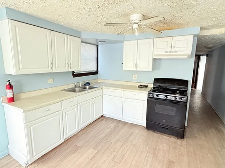 15020 Woodlawn Ave — Photo 18