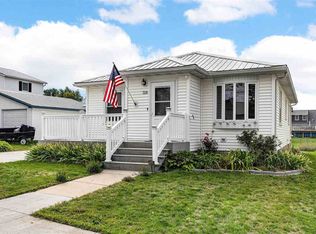 328 2nd St, Atkins, IA 52206