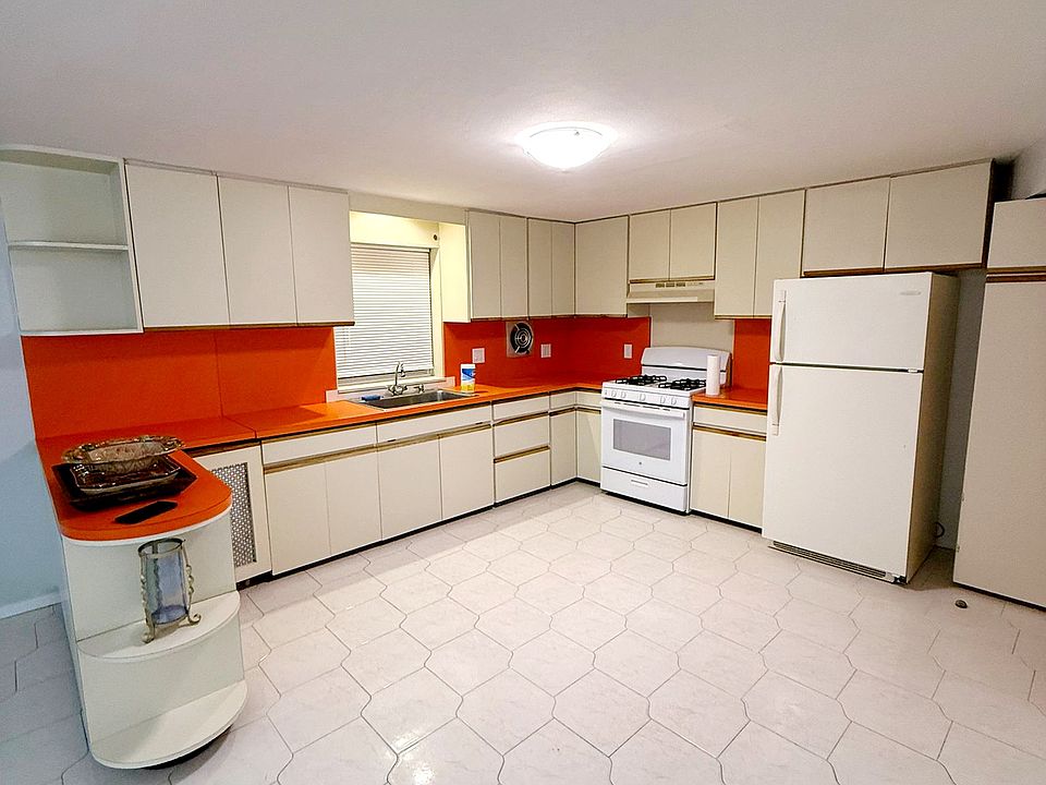1st image of 14214-142 14th Ave #1