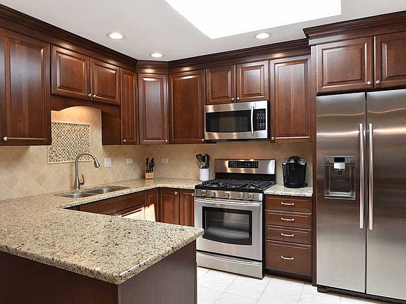 4th image of 17548 Redwood Ln