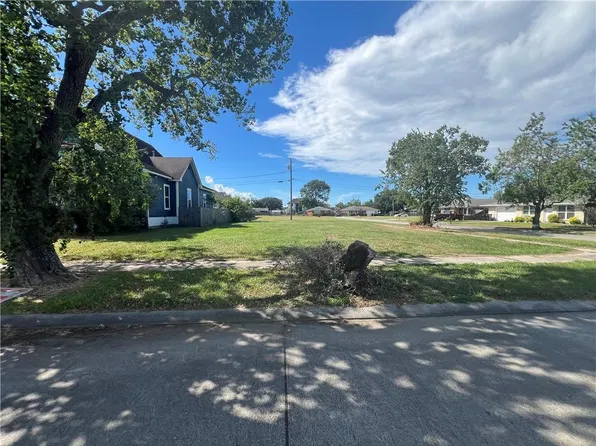140 Seal Dr, Arabi, LA 70032
