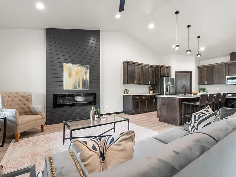 1115 S Foss Ave — Photo 10