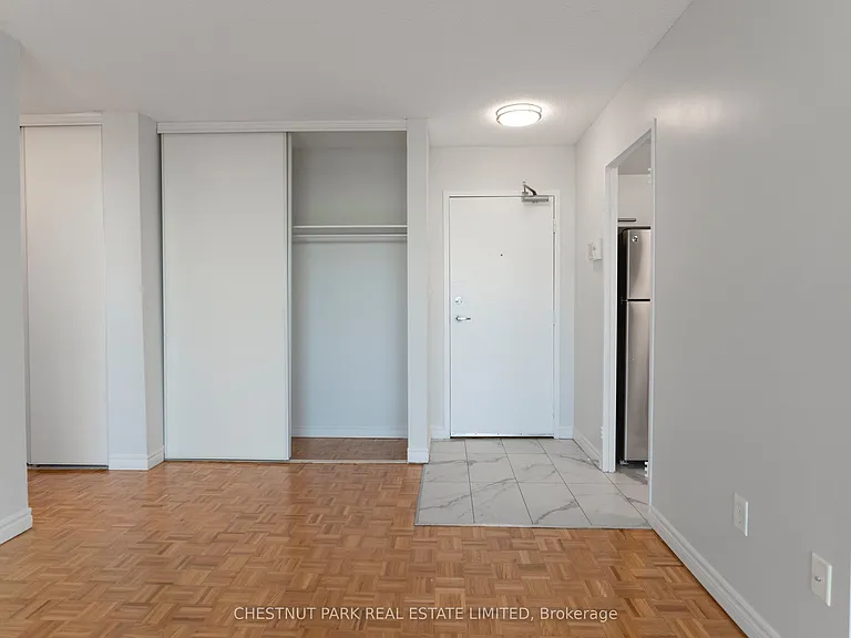 150 Lakeshore Rd W #1003 — Photo 12