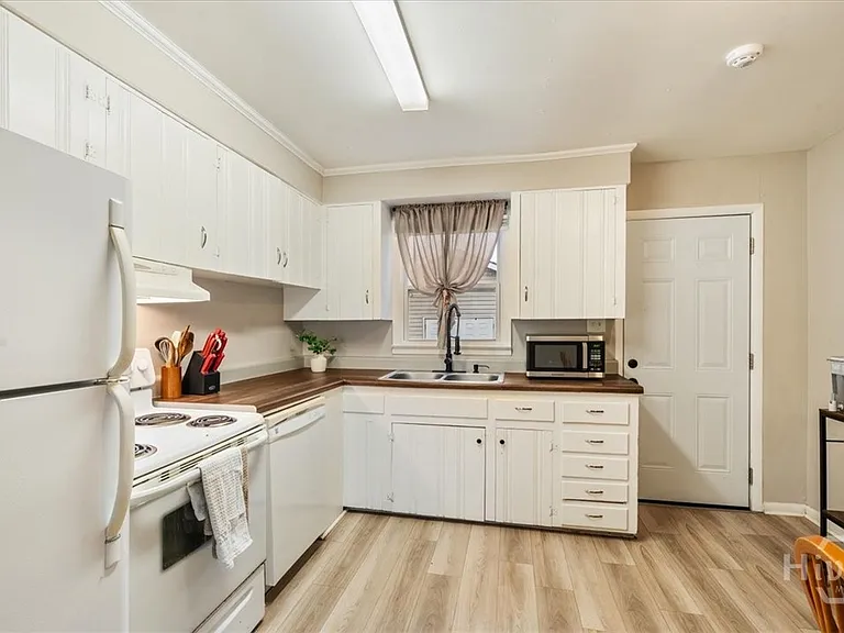 325 Manor Dr — Photo 5