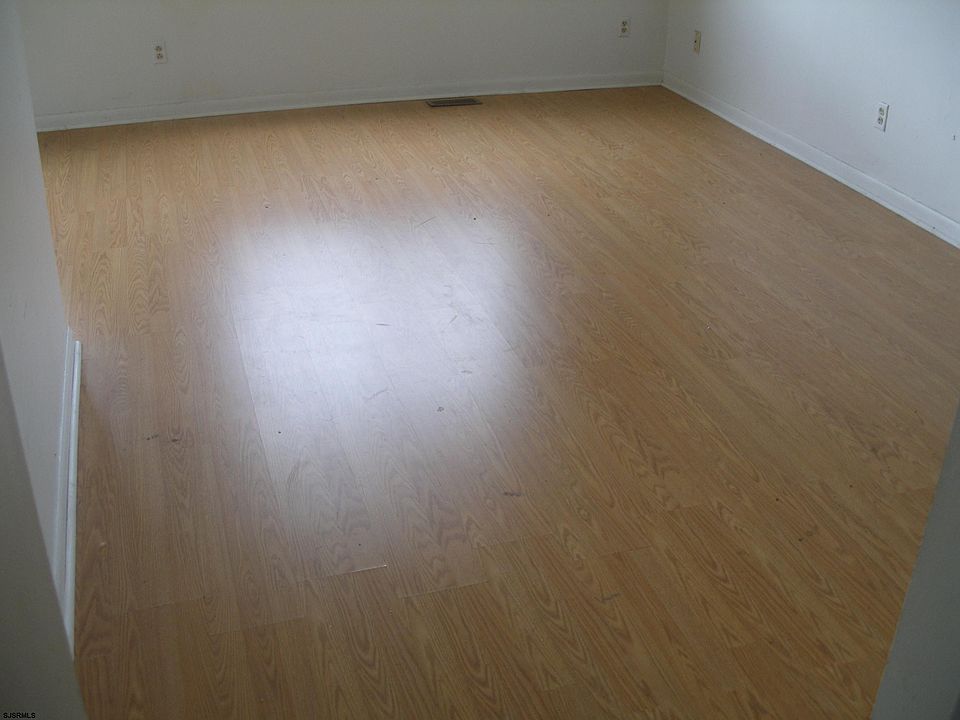 2nd image of 405 Noahs Rd #405