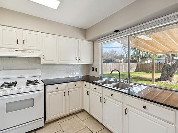 4th image of 7170 Hickory Grove Dr