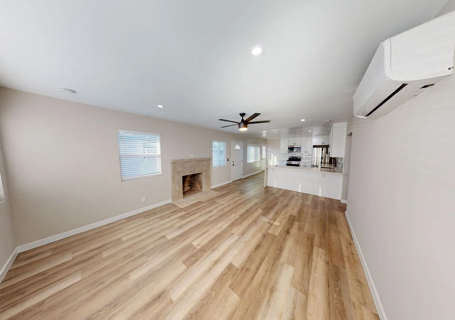 4BD/2BA with a Garage — Photo 2