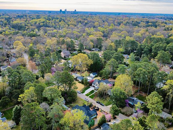 3rd image of 3422 Redbud Ln