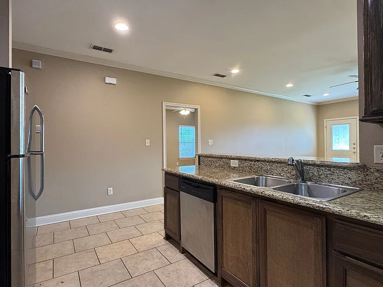 9100 Shadow Oak Dr — Photo 17