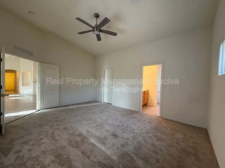 15847 W Saguaro Ln — Photo 11