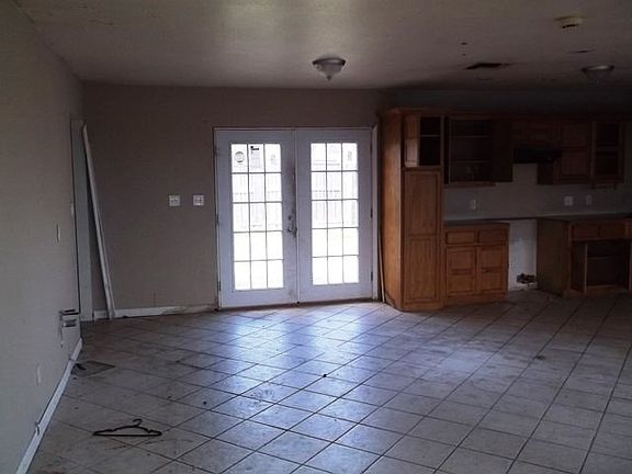 4th image of 1617 Deer Park Way
