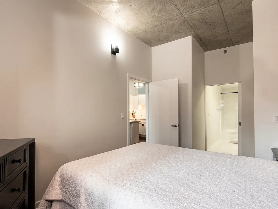 235 W Van Buren St #2216