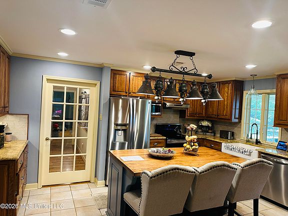3rd image of 183 Pecania Dr