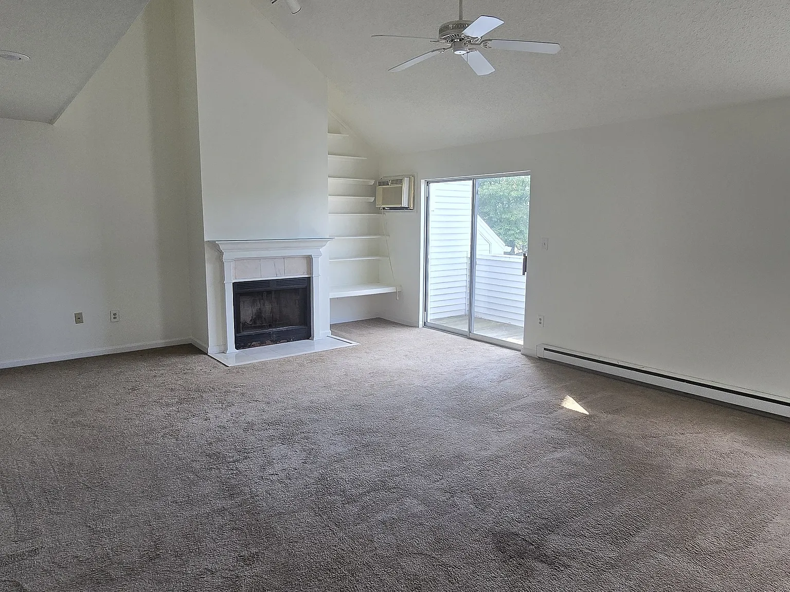 2 bed, 1.5 bath, 1658 sqft, $2,000 — Photo 3