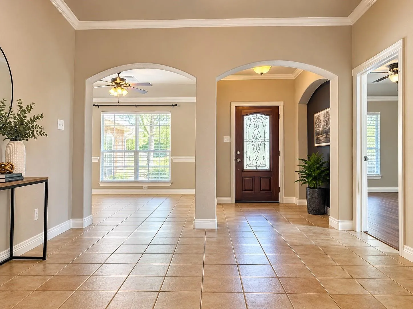 3 bed, 2.0 bath, 1807 sqft, $2,100 — Photo 3