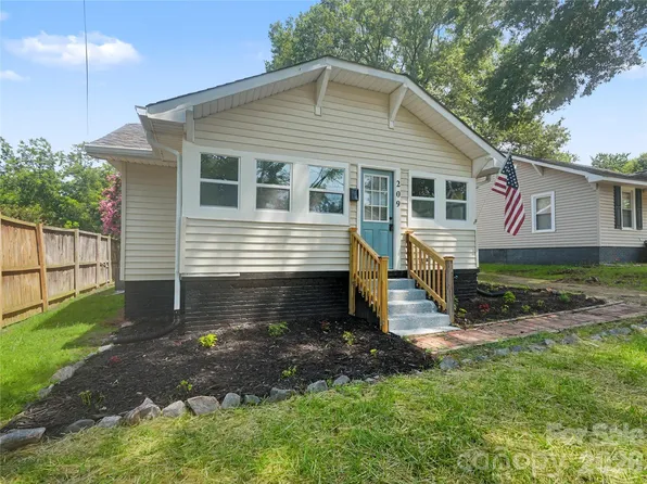 209 Caldwell St, Kannapolis, NC 28083