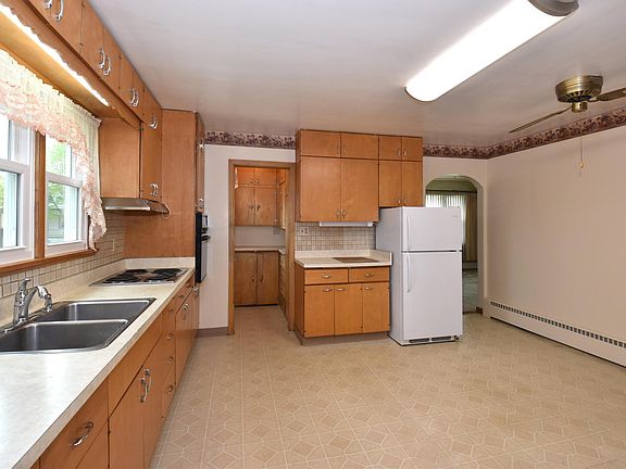 4th image of 3714 E Cudahy Ave