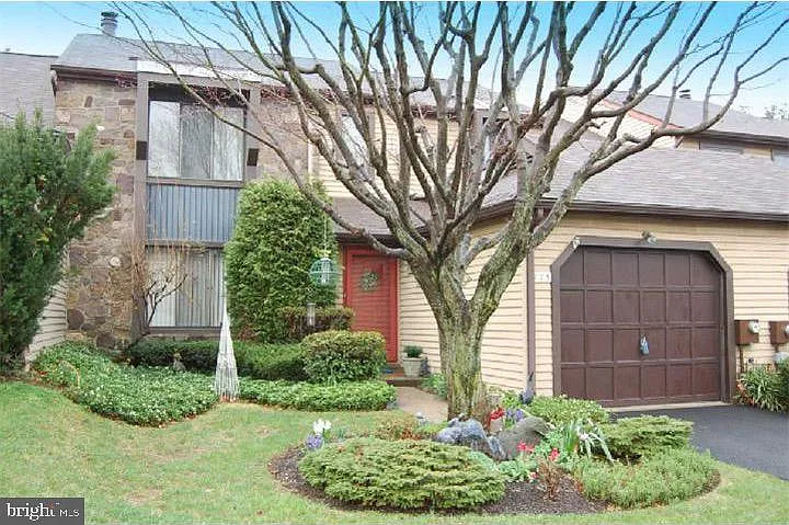 775 Chesham Turn photo 1