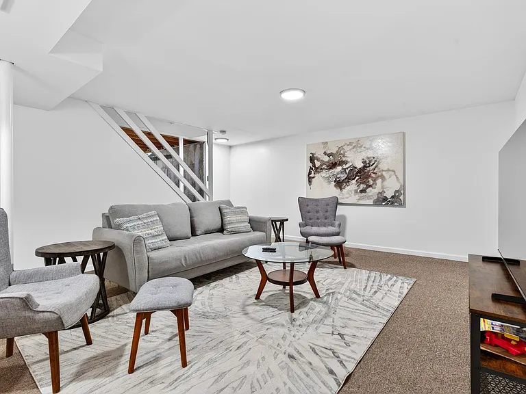 2126 Hungerford Dr — Photo 30