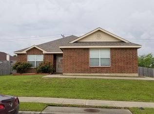 800 Dove Meadows Dr, Arlington, TX 76002