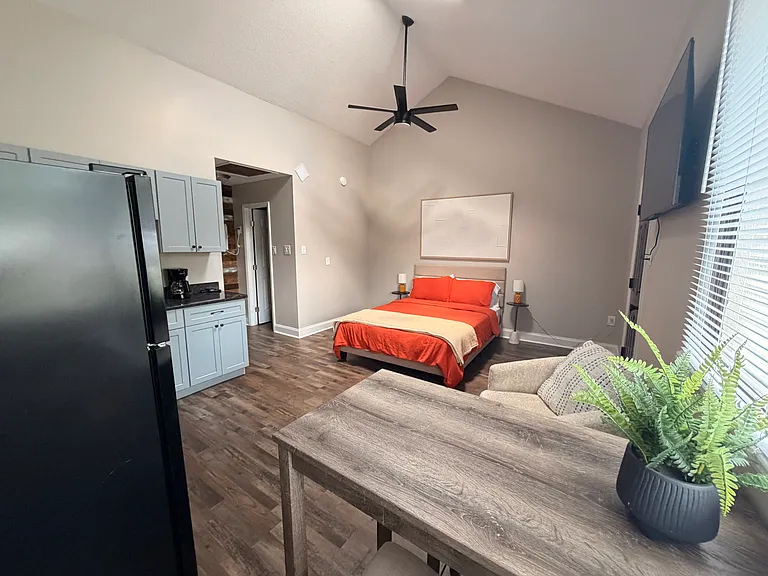 3814 Memorial Blvd #2 — Photo 8