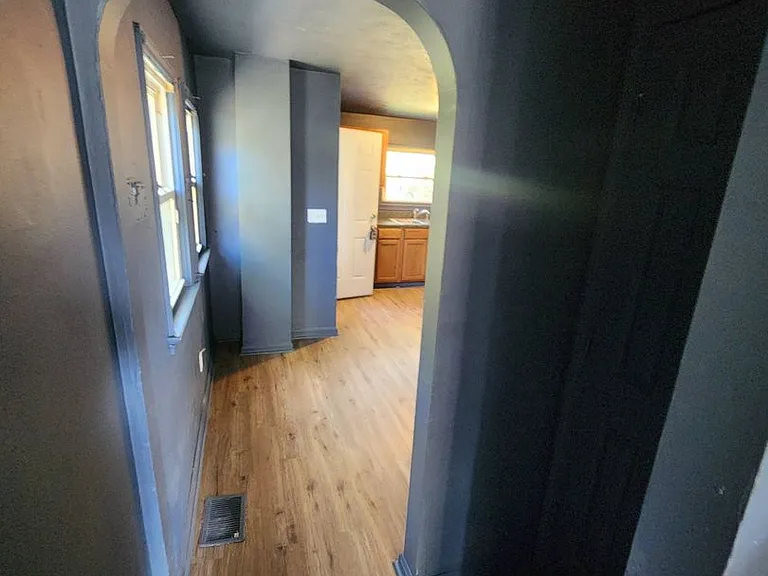 10317 Reno Ave — Photo 7