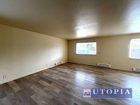 4th image of 855 Monterey Ave #B