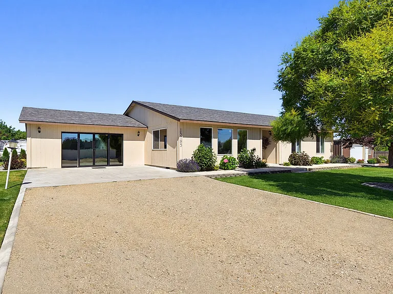 15185 Yotie Ct — Photo 1