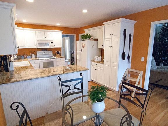 2nd image of 301 Theron Ct