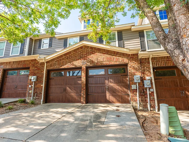 2228 Stonepark Pl — Photo 1