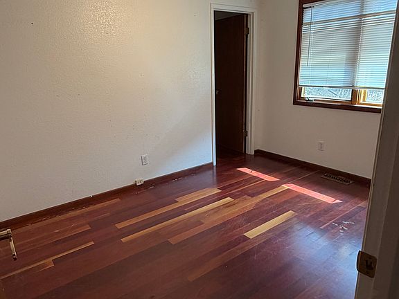 5th image of 2891 Old River Rd