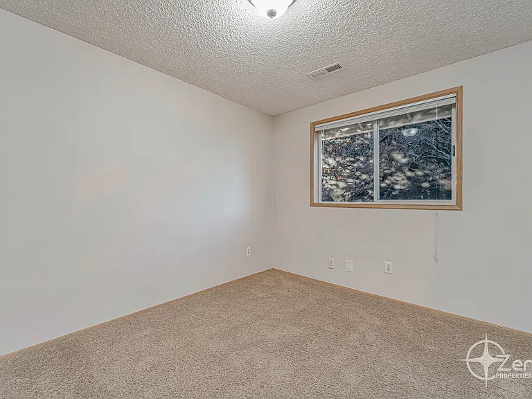 1401 SE Park Crest Ave — Photo 18