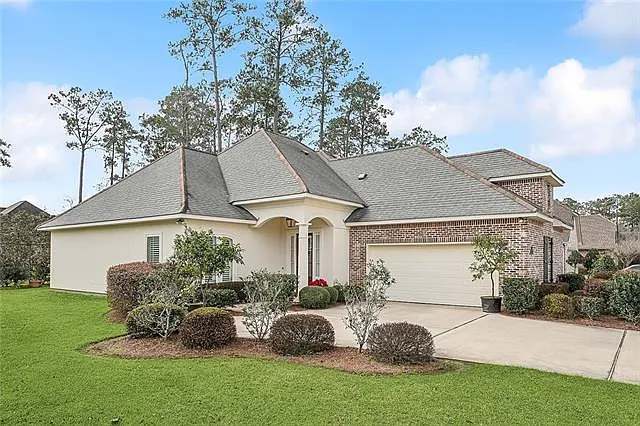 3 bed, 2.0 bath, 2261 sqft, $3,100 — Photo 2