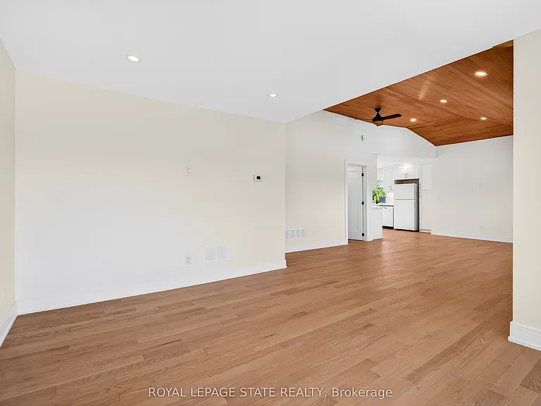 8 Cornell Ave #UPPER — Photo 11
