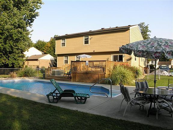 3rd image of 6237 Shagbark Dr