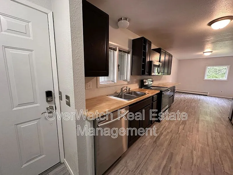 3 bed, 1.0 bath, $2,500 — Photo 3