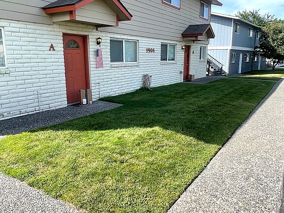 4th image of 1905 Hoxie Ave #C