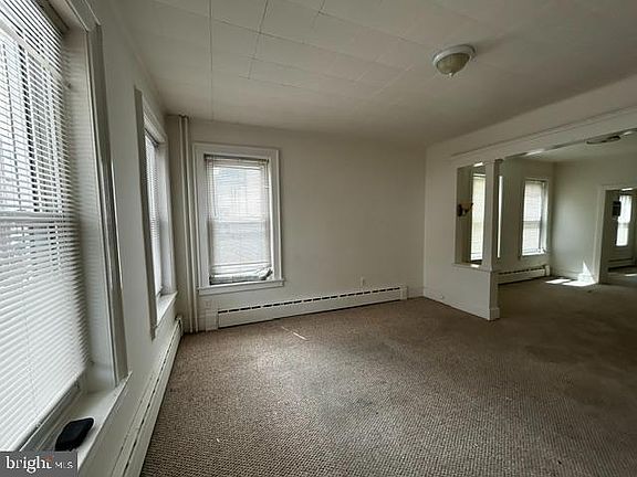 5th image of 418 Dorrance St