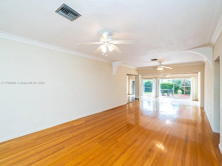 9441 Byron Ave — Photo 18