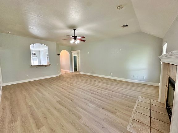 3rd image of 12704 Briar Hollow Ln